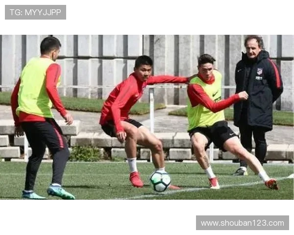 中国足球超级联赛新赛季开幕在即 强队竞争激烈 球迷期待激战上演