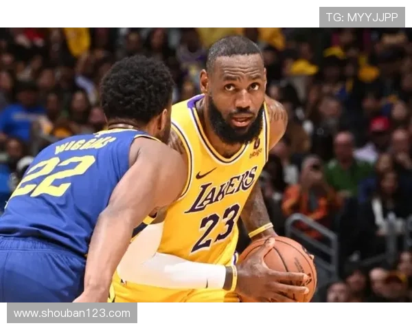 詹姆斯携手戴维斯助湖人逆转勇士 关键时刻三分球定胜负